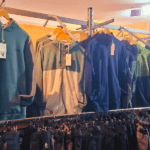 Sweats et vêtements chauds disponibles à la vente au magasin Sport Altitude à Guillestre, équipements pour skier dans le Queyras, à Risoul ou Vars